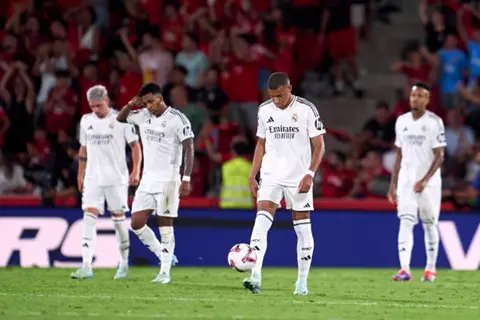 فوز مفاجئ وإنذار أوروبي للبطل.. زلزال ليل أمام ريال مدريد بعيون العالم